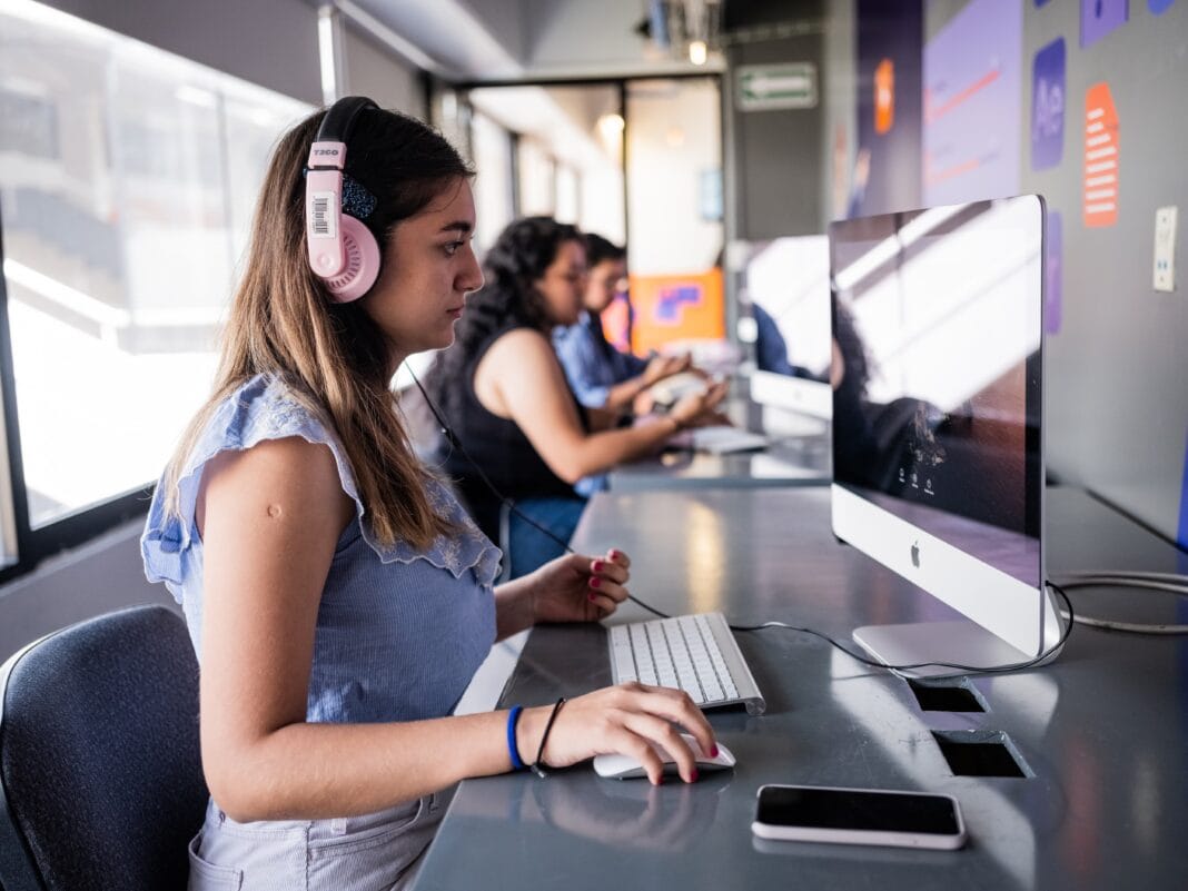 potencia-tu-carrera-con-una-maestria-en-linea-estudia-a-tu-ritmo-y-obten-nuevas-oportunidades