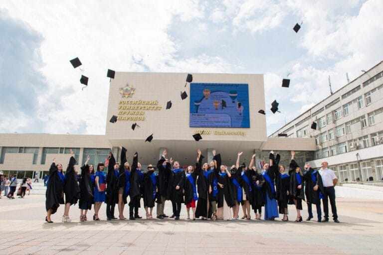 🎓🌐 Descubre la Mejor Universidad en Línea para Estudiar Derecho 📚✨ ¡Inicia tu Futuro Hoy!